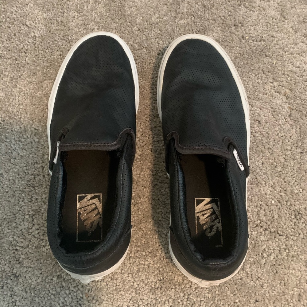 Vans men’s 6.5, women’s 8